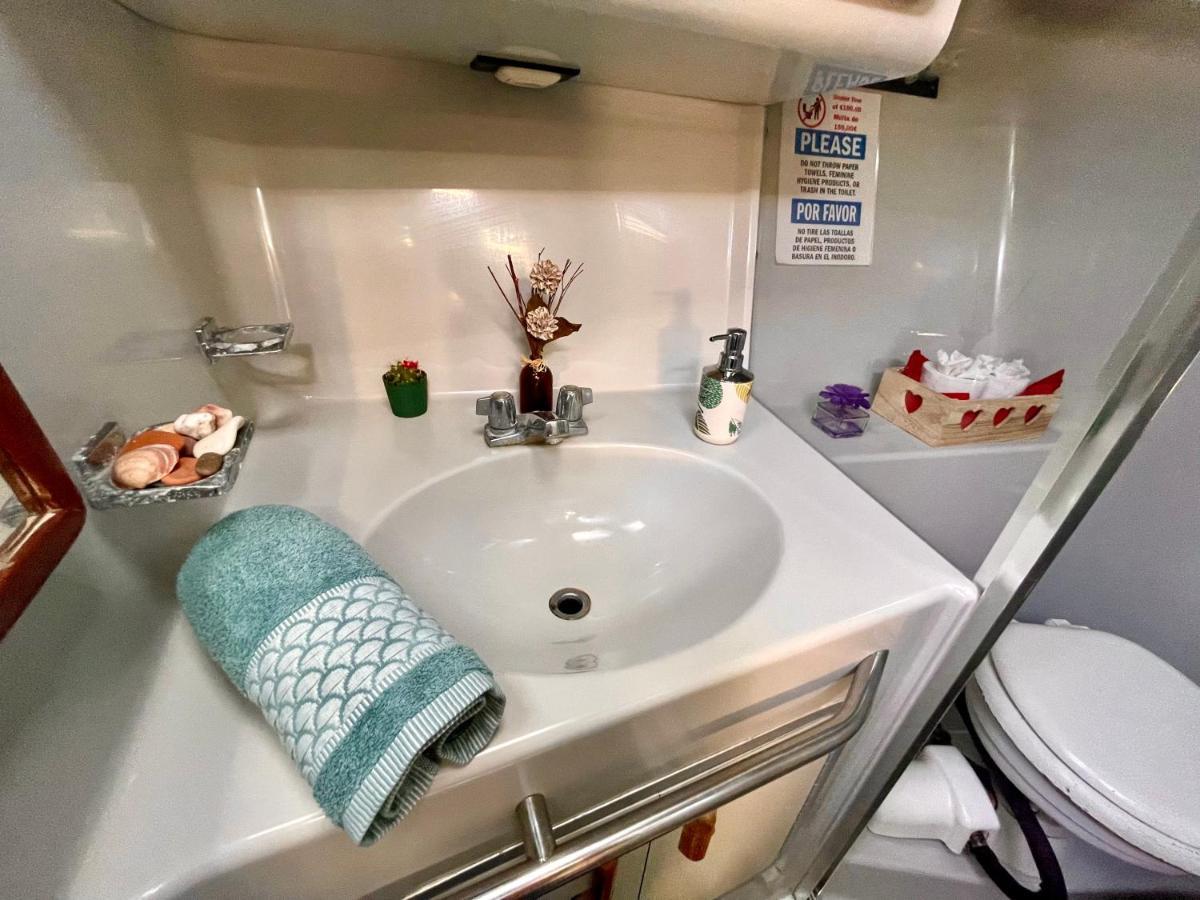 Yacht Hotel Barcelona Sant Adria de Besos Luaran gambar