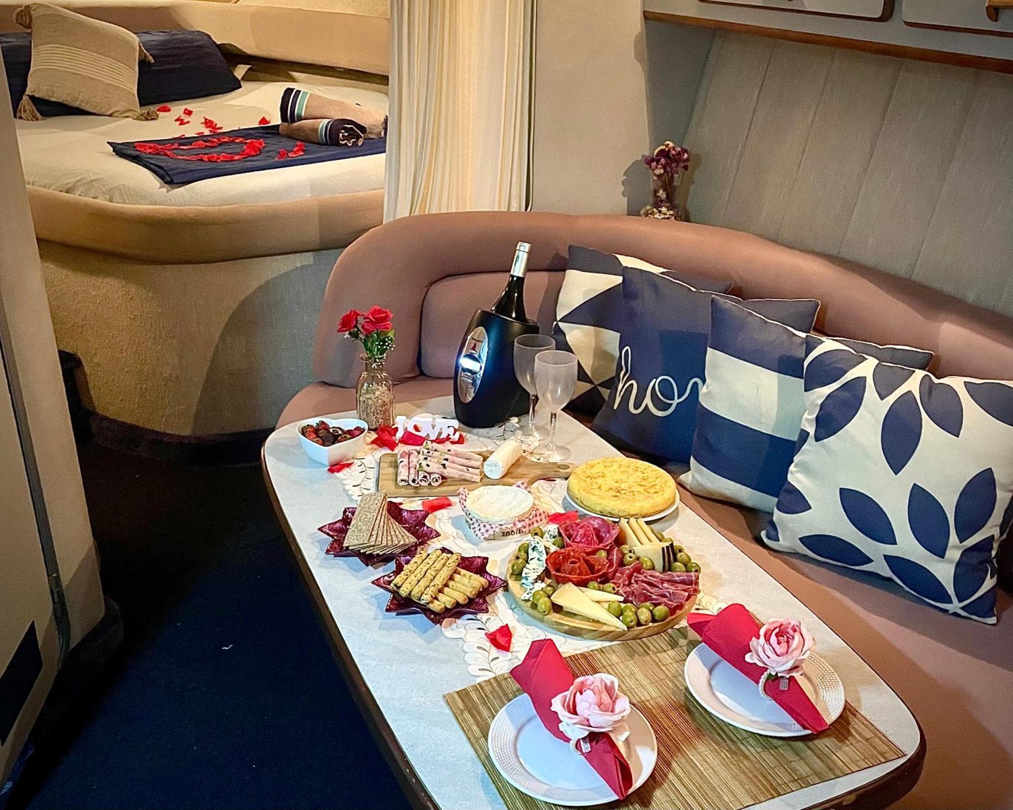 Yacht Hotel Barcelona Sant Adria de Besos Luaran gambar